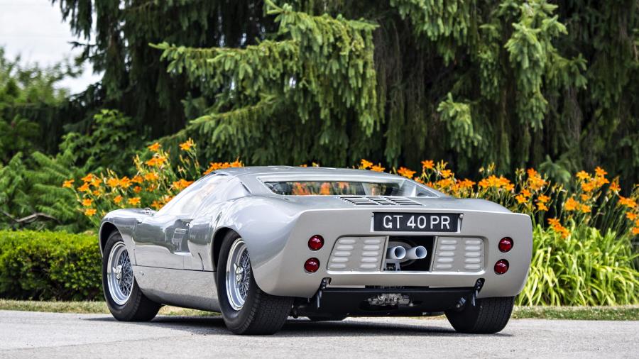  Ford GT40 Road Version (P/1028) 1966 года  (фото 8 из 11)